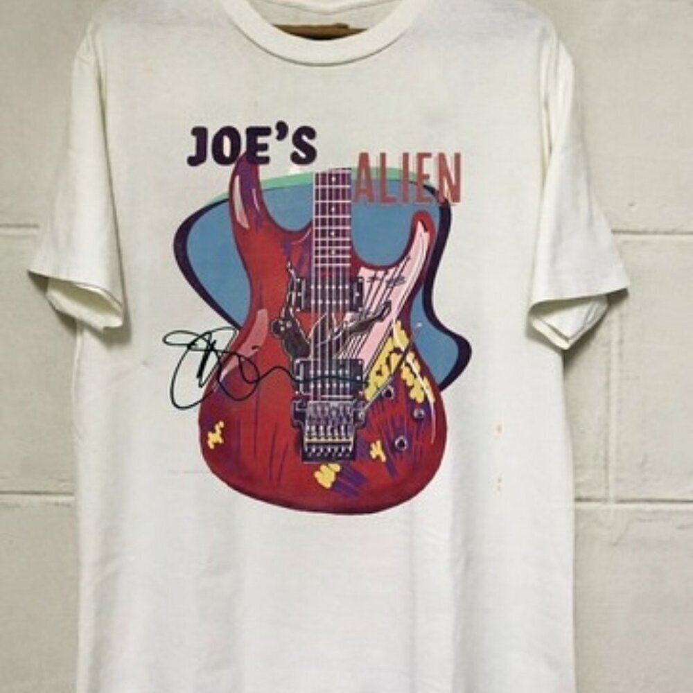 Joe Satriani Guitarist Graphic T-Shirt Instrumental Rock Music Fan Gift Appar.